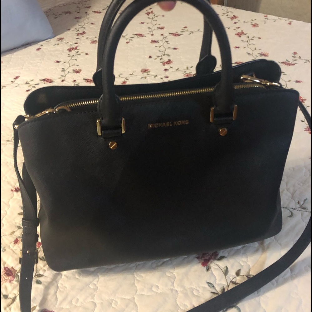 Michael kors purse with crossbody strap